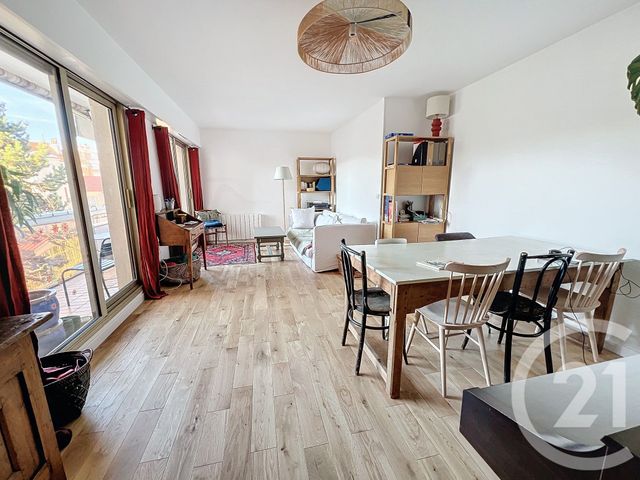 Appartement F4 à vendre - 4 pièces - 85.87 m2 - LE KREMLIN BICETRE - 94 - ILE-DE-FRANCE - Century 21 K.B. Immobilier