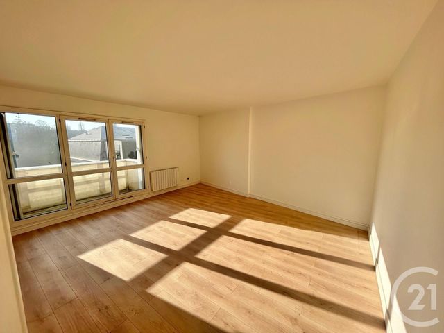 Appartement F3 à louer - 3 pièces - 68.22 m2 - LE KREMLIN BICETRE - 94 - ILE-DE-FRANCE - Century 21 K.B. Immobilier